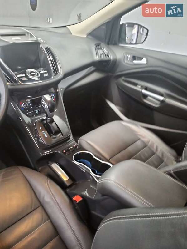 Внедорожник / Кроссовер Ford Escape 2015 в Долине