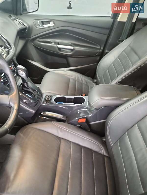 Внедорожник / Кроссовер Ford Escape 2015 в Долине