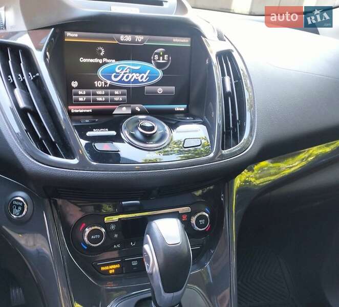 Внедорожник / Кроссовер Ford Escape 2015 в Долине