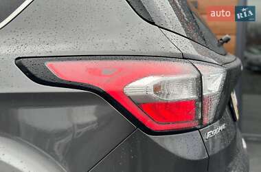 Внедорожник / Кроссовер Ford Escape 2016 в 