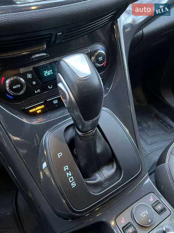 Позашляховик / Кросовер Ford Escape 2015 в Києві