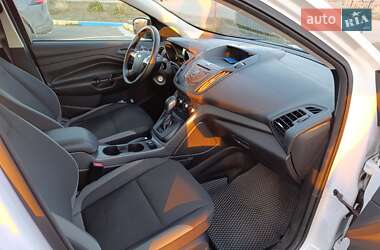 Внедорожник / Кроссовер Ford Escape 2015 в 