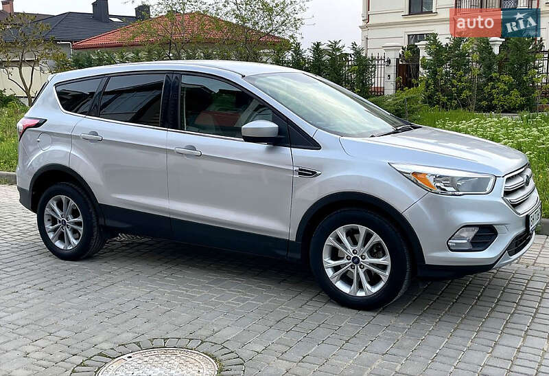Внедорожник / Кроссовер Ford Escape 2017 в Львове