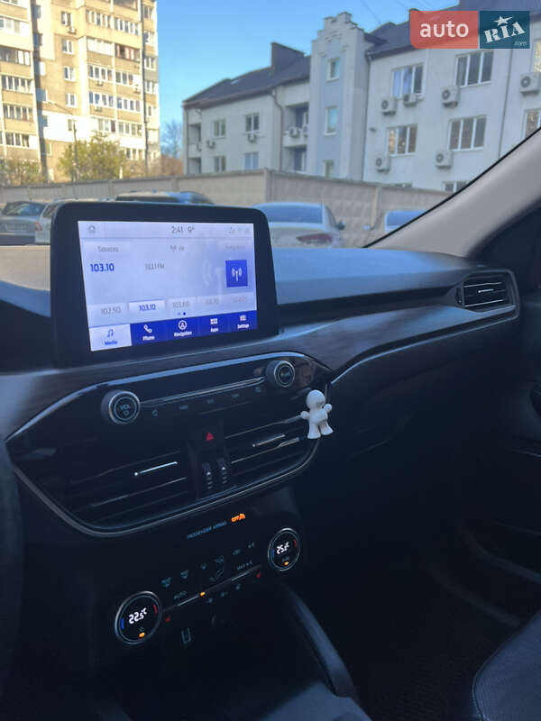 Внедорожник / Кроссовер Ford Escape 2020 в Киеве