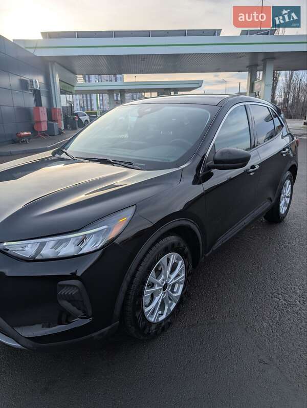 Позашляховик / Кросовер Ford Escape 2023 в Здолбуніві