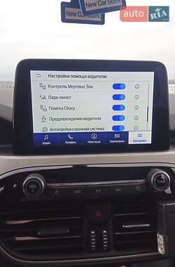 Внедорожник / Кроссовер Ford Escape 2020 в 