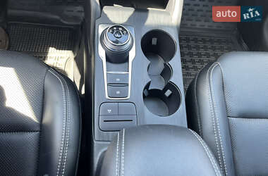 Внедорожник / Кроссовер Ford Escape 2022 в 