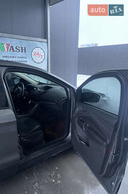 Внедорожник / Кроссовер Ford Escape 2012 в 