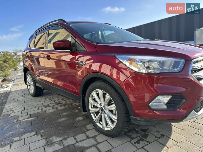 Внедорожник / Кроссовер Ford Escape 2018 в Хмельницком