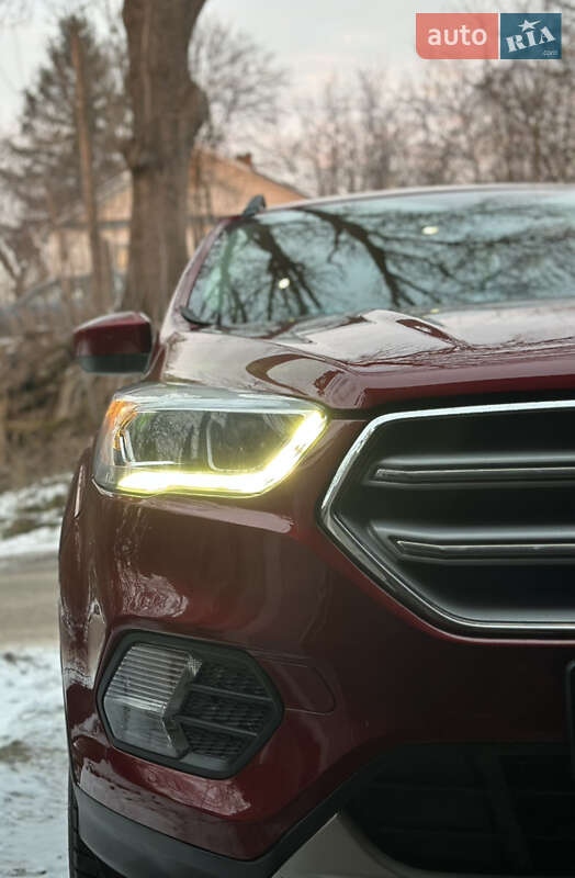 Внедорожник / Кроссовер Ford Escape 2018 в Хмельницком