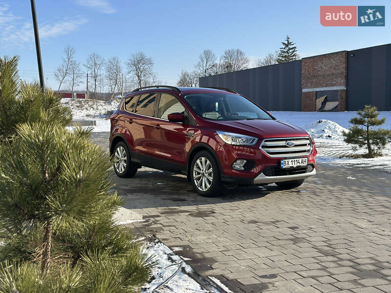 Внедорожник / Кроссовер Ford Escape 2018 в Хмельницком