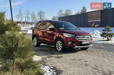 Позашляховик / Кросовер Ford Escape 2018 в 