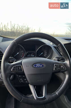 Внедорожник / Кроссовер Ford Escape 2017 в 