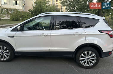Позашляховик / Кросовер Ford Escape 2016 в 