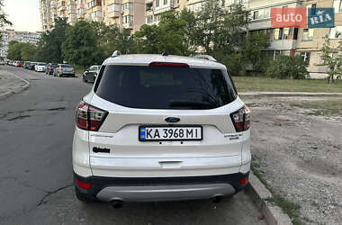 Позашляховик / Кросовер Ford Escape 2016 в 