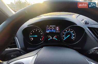 Внедорожник / Кроссовер Ford Escape 2016 в 