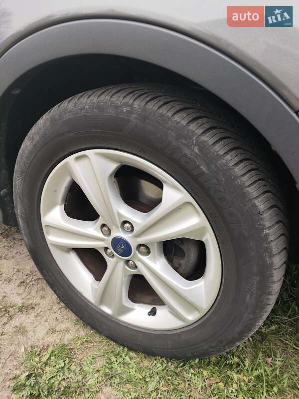 Внедорожник / Кроссовер Ford Escape 2013 в Кременце