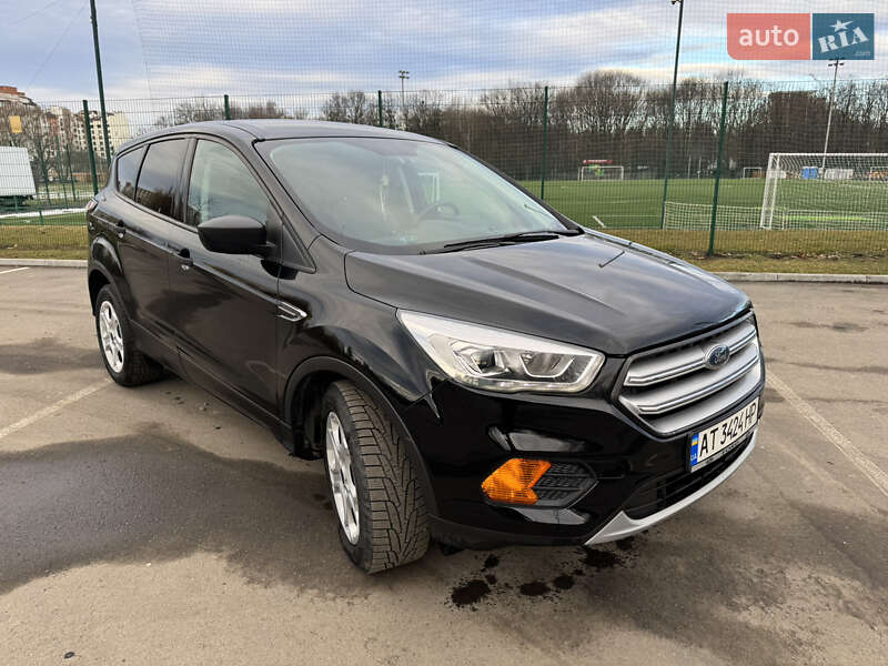 Внедорожник / Кроссовер Ford Escape 2016 в Ивано-Франковске