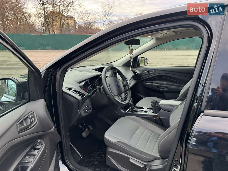 Внедорожник / Кроссовер Ford Escape 2016 в Ивано-Франковске