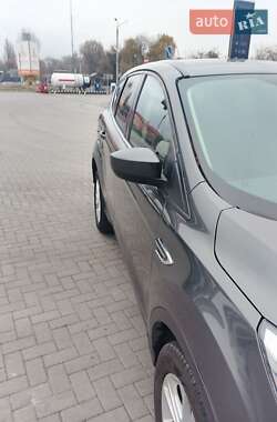 Внедорожник / Кроссовер Ford Escape 2019 в 