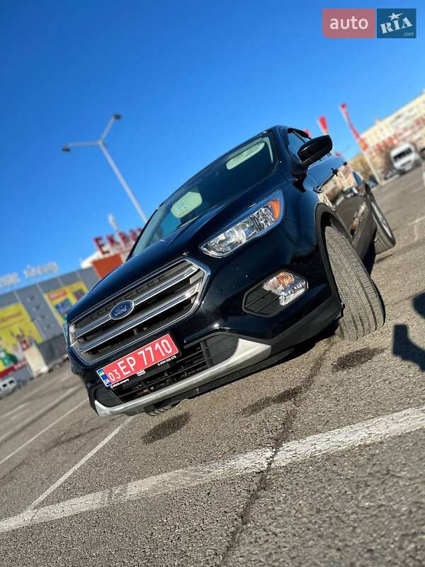 Позашляховик / Кросовер Ford Escape 2017 в Чернівцях