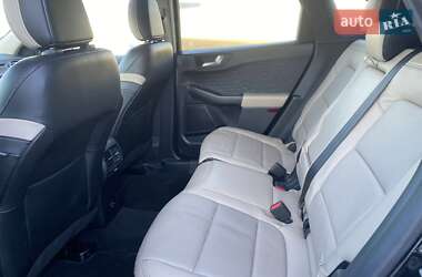 Внедорожник / Кроссовер Ford Escape 2020 в 