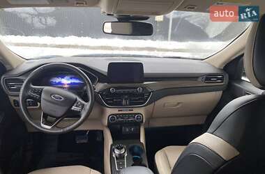 Внедорожник / Кроссовер Ford Escape 2020 в 