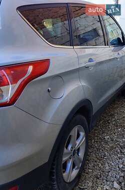 Позашляховик / Кросовер Ford Escape 2014 в 