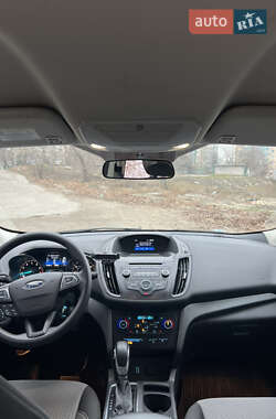 Внедорожник / Кроссовер Ford Escape 2018 в 