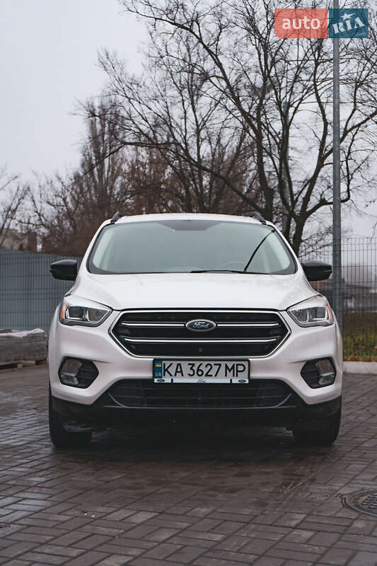 Внедорожник / Кроссовер Ford Escape 2017 в Киеве