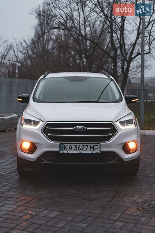 Внедорожник / Кроссовер Ford Escape 2017 в Киеве