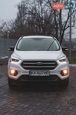 Позашляховик / Кросовер Ford Escape 2017 в 