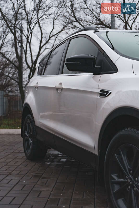 Внедорожник / Кроссовер Ford Escape 2017 в Киеве