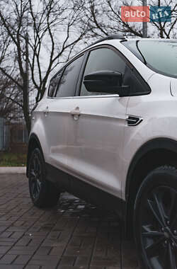 Позашляховик / Кросовер Ford Escape 2017 в 