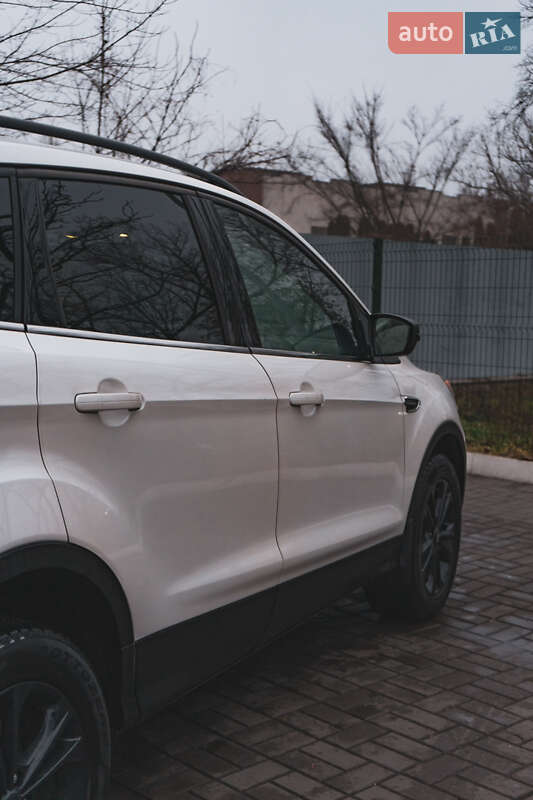 Внедорожник / Кроссовер Ford Escape 2017 в Киеве