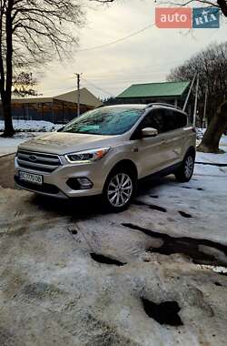 Внедорожник / Кроссовер Ford Escape 2016 в 