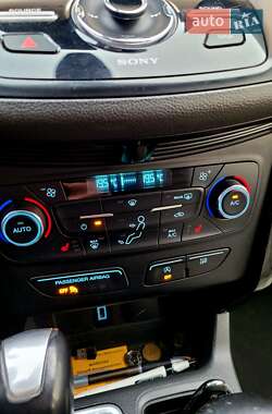 Внедорожник / Кроссовер Ford Escape 2016 в 