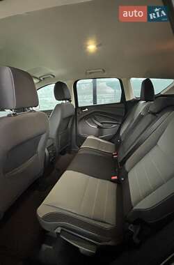 Внедорожник / Кроссовер Ford Escape 2015 в 