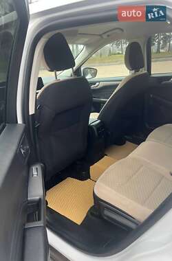 Внедорожник / Кроссовер Ford Escape 2021 в 