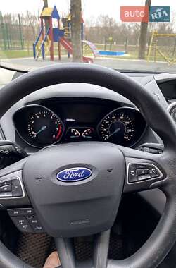 Внедорожник / Кроссовер Ford Escape 2017 в Угорниках