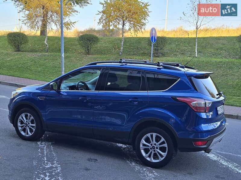 Внедорожник / Кроссовер Ford Escape 2016 в Киеве