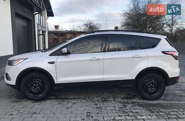 Внедорожник / Кроссовер Ford Escape 2018 в 
