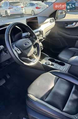 Внедорожник / Кроссовер Ford Escape 2020 в 