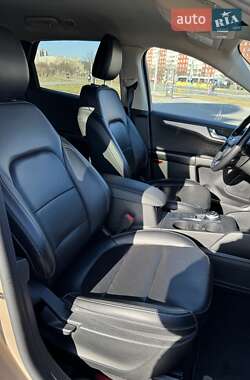Внедорожник / Кроссовер Ford Escape 2020 в 