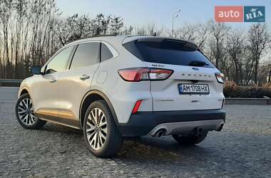Внедорожник / Кроссовер Ford Escape 2020 в 