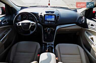 Внедорожник / Кроссовер Ford Escape 2016 в 