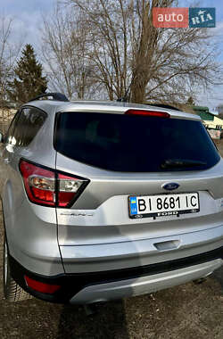 Внедорожник / Кроссовер Ford Escape 2016 в 