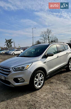 Внедорожник / Кроссовер Ford Escape 2016 в 