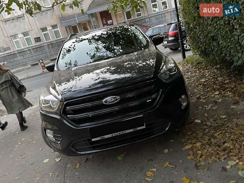 Внедорожник / Кроссовер Ford Escape 2019 в 