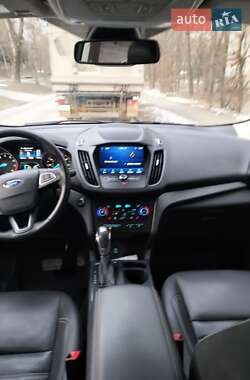 Внедорожник / Кроссовер Ford Escape 2019 в 